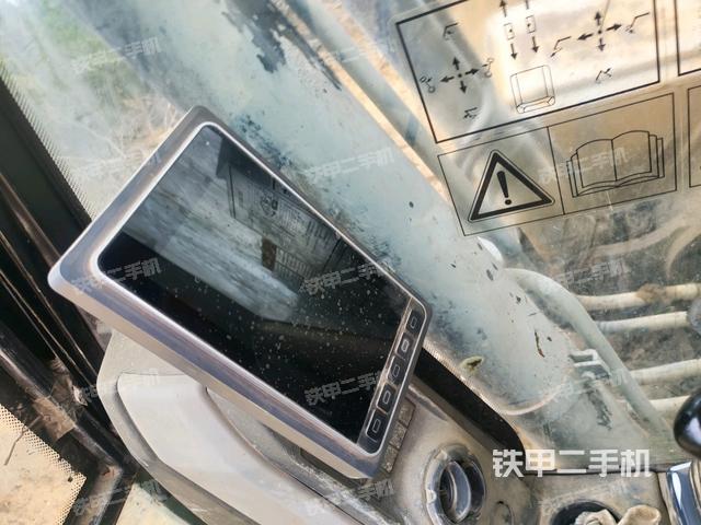 显示屏 (驾驶室部分) 显示屏 (驾驶室部分)
