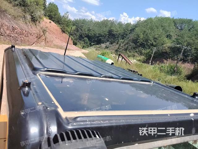 駕駛室頂部（整機外觀）