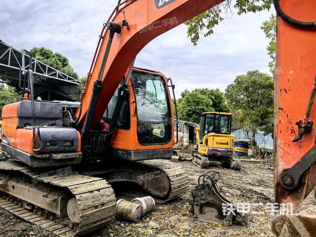 右前45(整機(jī)外觀) 右前45(整機(jī)外觀)