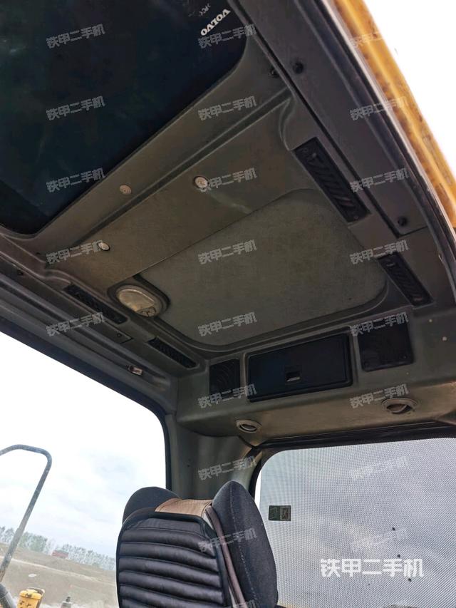 右側(cè)玻璃角標(biāo)（駕駛室部分）