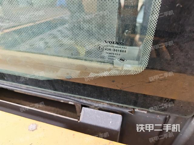 座椅左侧控制台/音响/含左手柄(驾驶室部分) 座椅左侧控制台/音响/含左手柄(驾驶室部分)