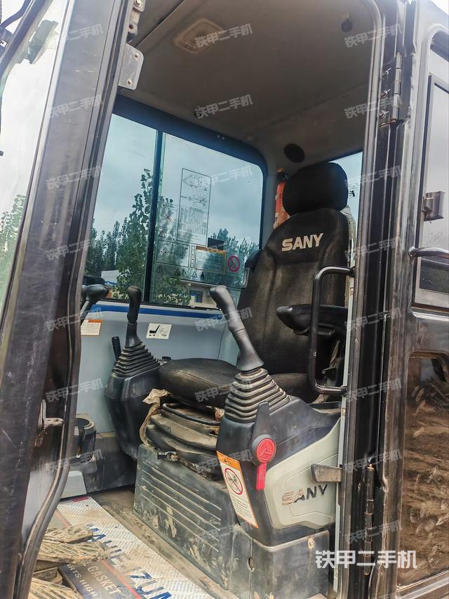 驾驶室顶部（整机外观）