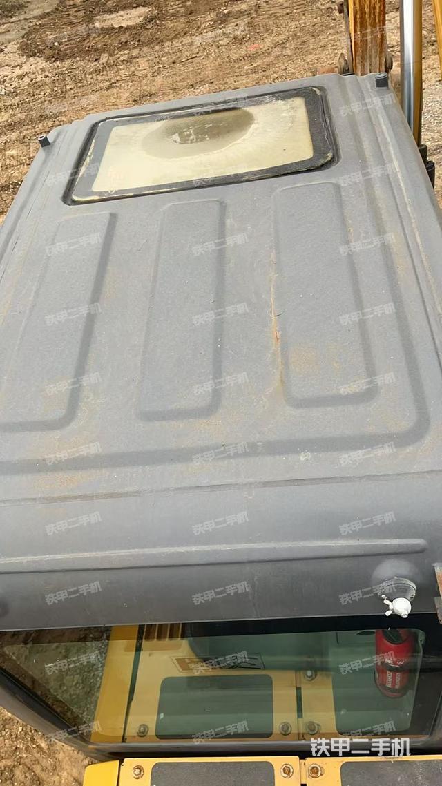 驾驶室顶部（整机外观）