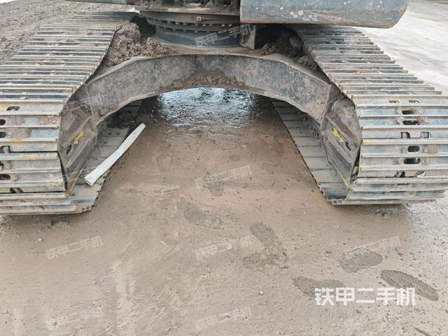 转盘和下车架正前（工作和回转装置）