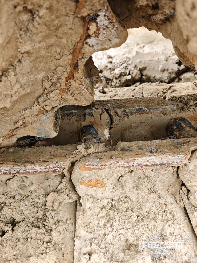 左驅(qū)動(dòng)輪（行走機(jī)構(gòu)）