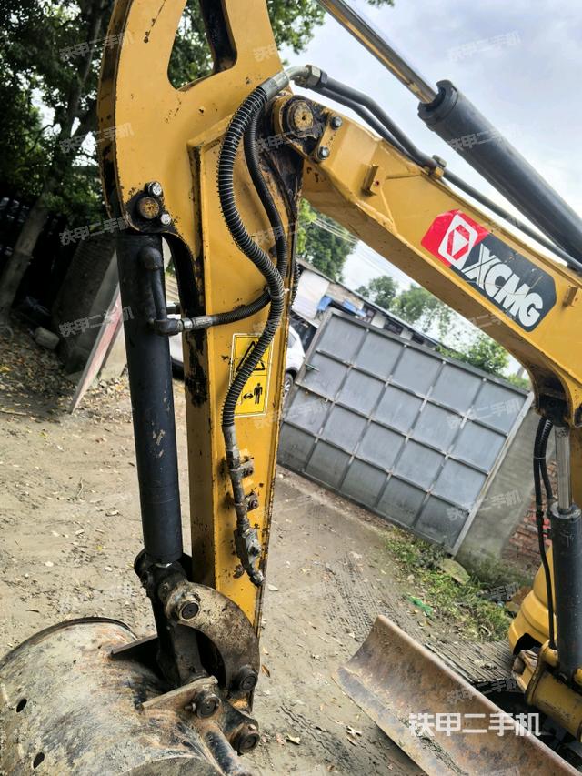 小臂整體左后(工作和回轉(zhuǎn)裝置) 小臂整體左后(工作和回轉(zhuǎn)裝置)