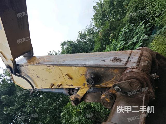 小臂整體左后(工作和回轉裝置) 小臂整體左后(工作和回轉裝置)
