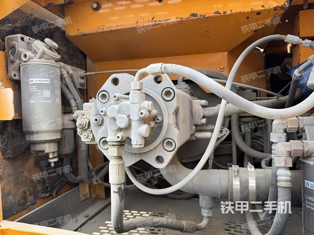 液壓泵艙室正面整體（整機(jī)外觀）