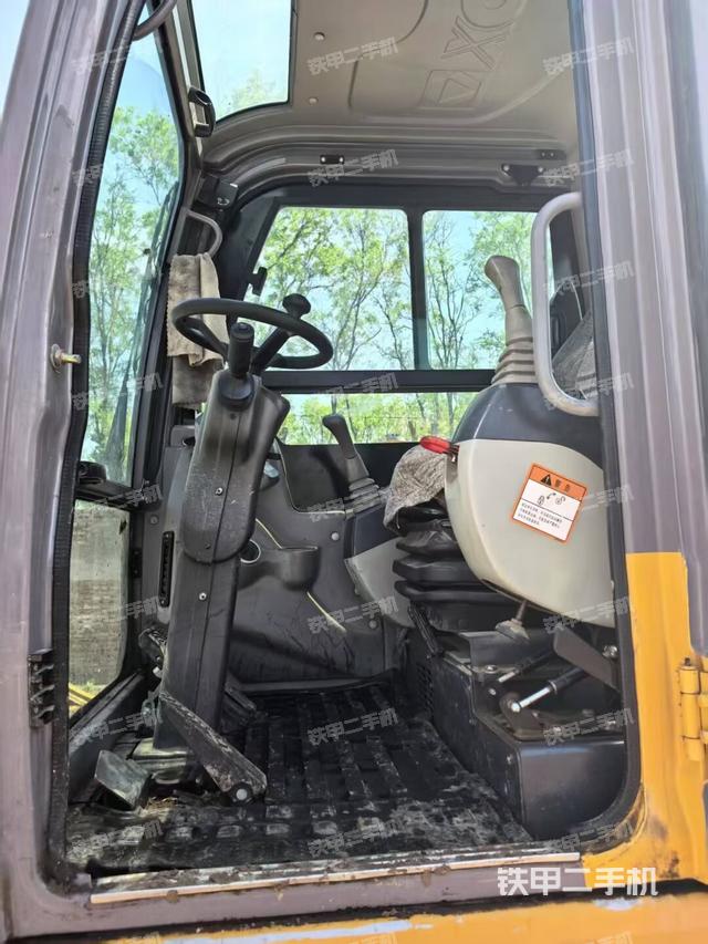 驾驶室整体（整机外观）