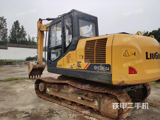 驾驶室顶部（整机外观）