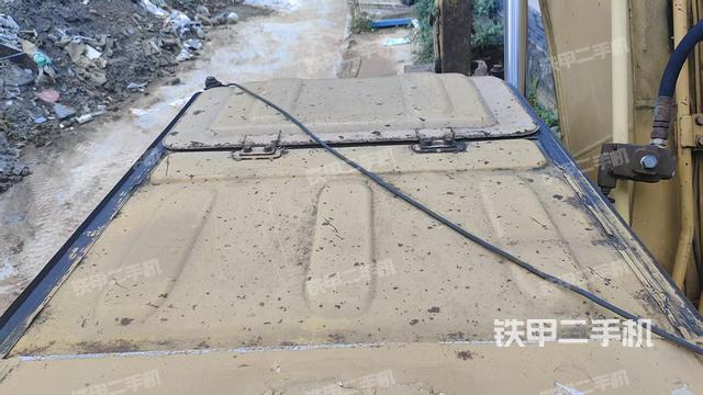 駕駛室頂部(整機(jī)外觀(guān)) 駕駛室頂部(整機(jī)外觀(guān))