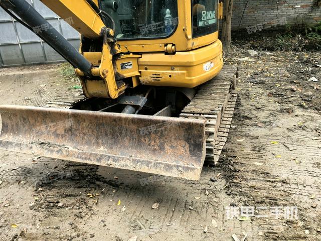 轉(zhuǎn)盤和下車架正前(工作和回轉(zhuǎn)裝置) 轉(zhuǎn)盤和下車架正前(工作和回轉(zhuǎn)裝置)