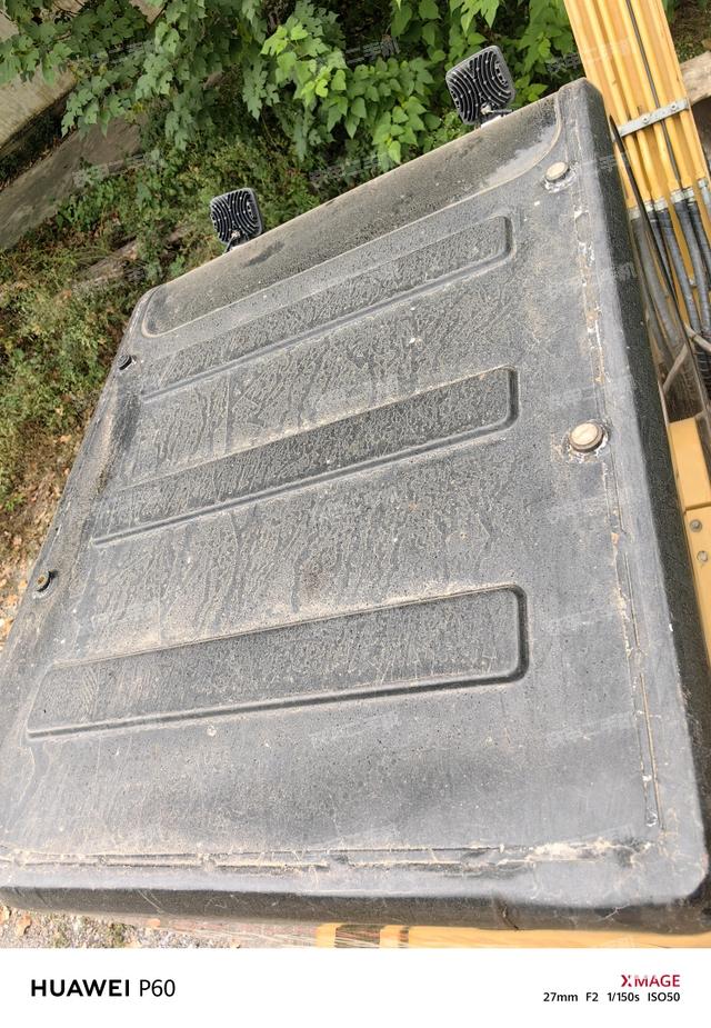 駕駛室頂部(整機外觀) 駕駛室頂部(整機外觀)