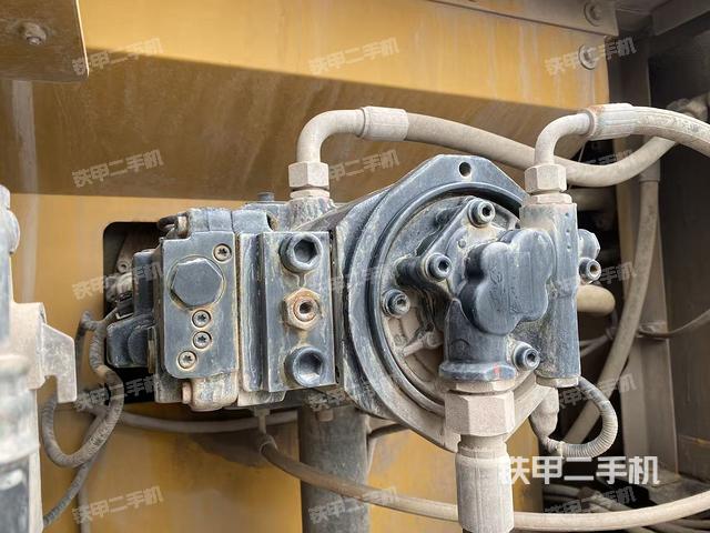 液压泵舱室正面整体(整机外观) 液压泵舱室正面整体(整机外观)