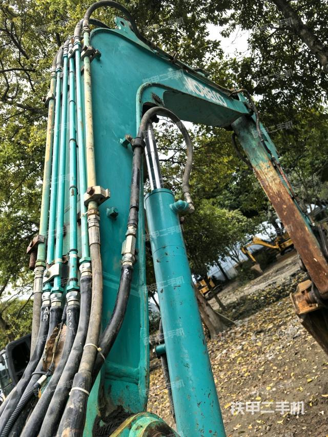 大臂背部俯视(工作和回转装置) 大臂背部俯视(工作和回转装置)