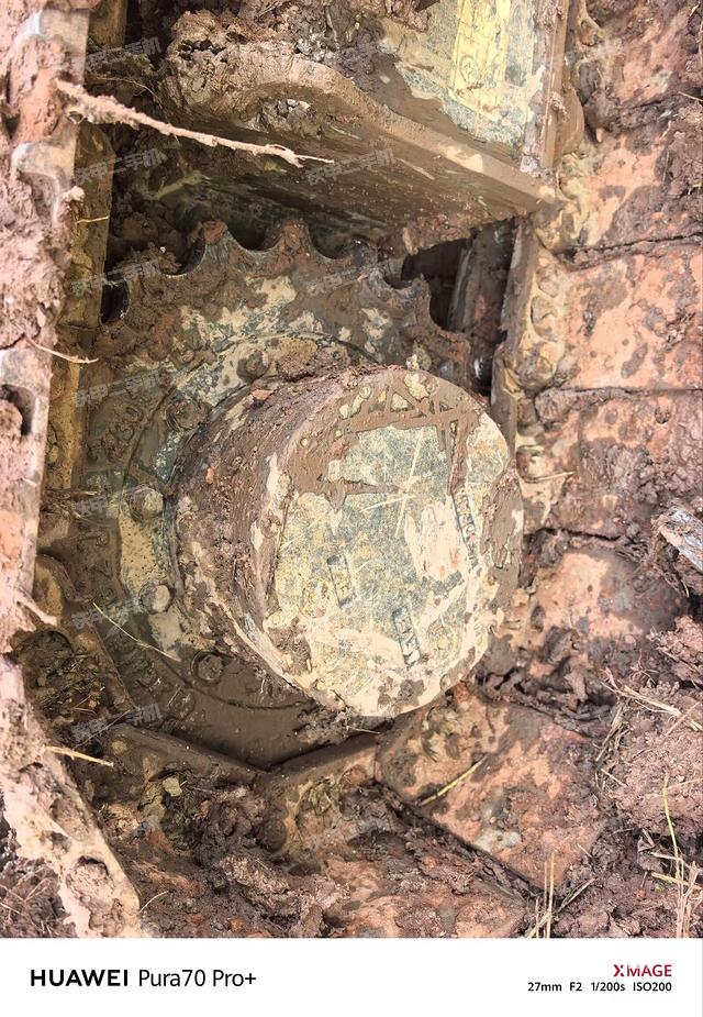 右驅(qū)動輪（行走機構(gòu)）