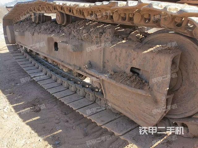 单侧履带整体(整机外观) 单侧履带整体(整机外观)
