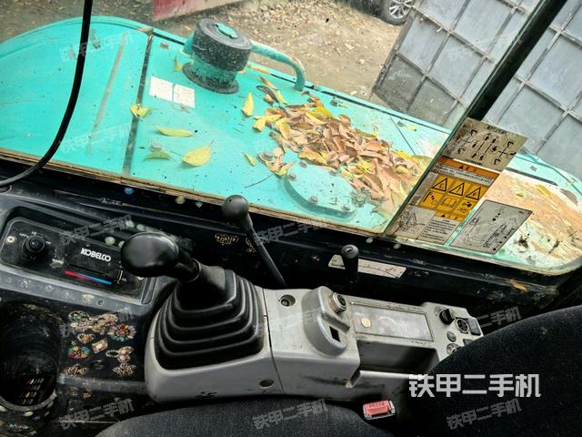 座椅后部(驾驶室部分) 座椅后部(驾驶室部分)