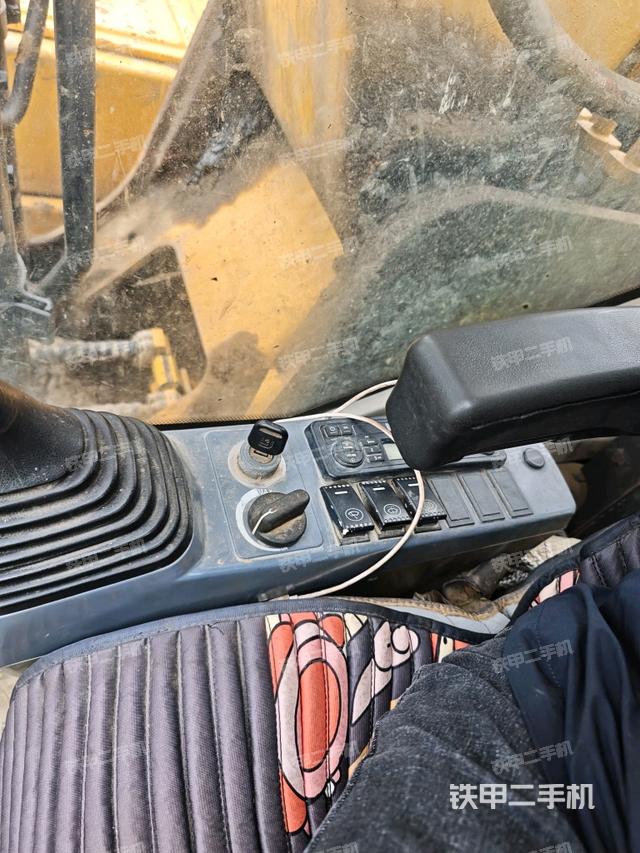 座椅左側(cè)控制臺(tái)/音響/含左手柄（駕駛室部分）