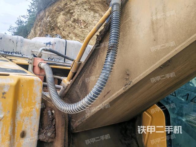 大臂根部 斜视(工作和回转装置) 大臂根部 斜视(工作和回转装置)