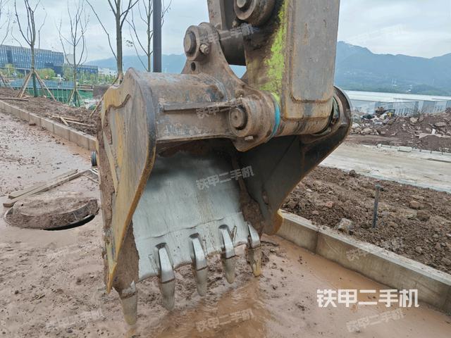 铲斗右后整体（工作和回转装置）