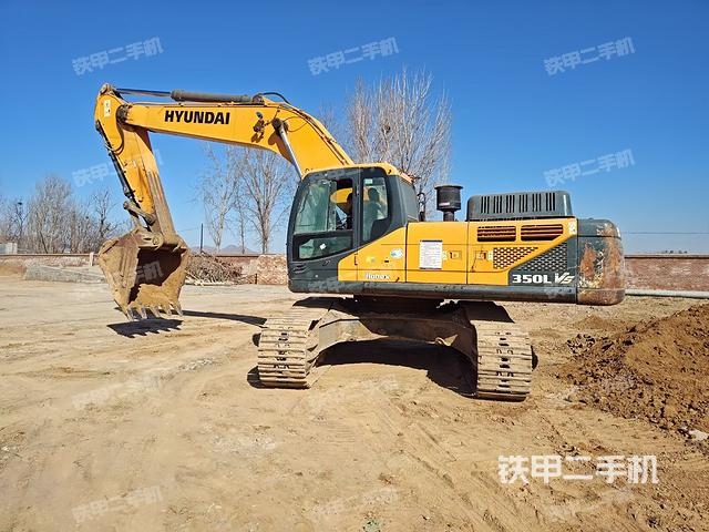 現(xiàn)代R350LVS挖掘機(jī)