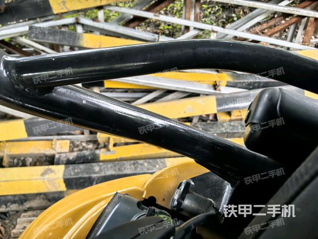 后窗玻璃角標(駕駛室部分) 后窗玻璃角標(駕駛室部分)