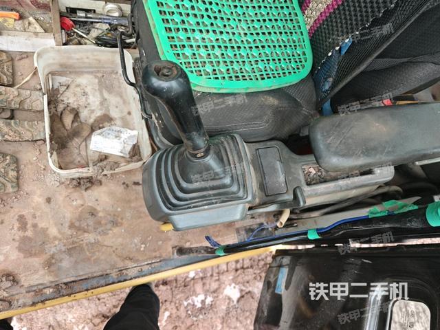 座椅左側控制臺/音響/含左手柄(駕駛室部分) 座椅左側控制臺/音響/含左手柄(駕駛室部分)