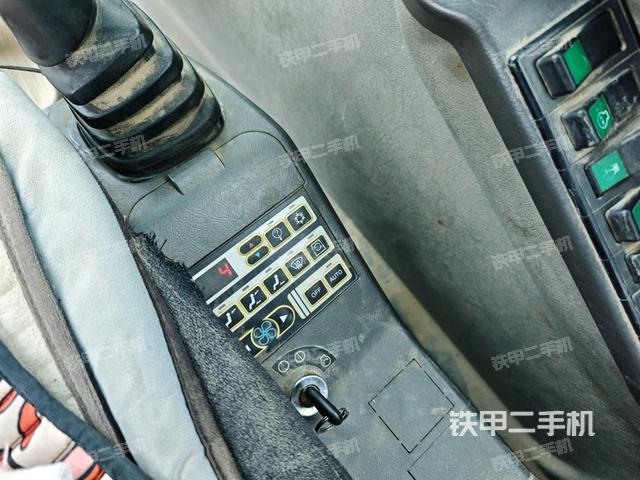 座椅左側(cè)控制臺(tái)/音響/含左手柄（駕駛室部分）