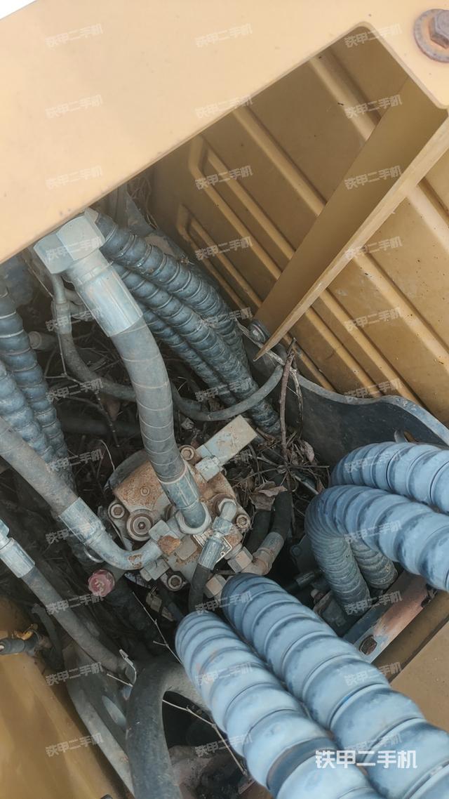 回转马达和主控阀（整机外观）