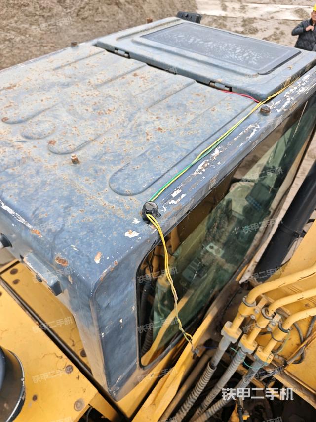 驾驶室顶部（整机外观）