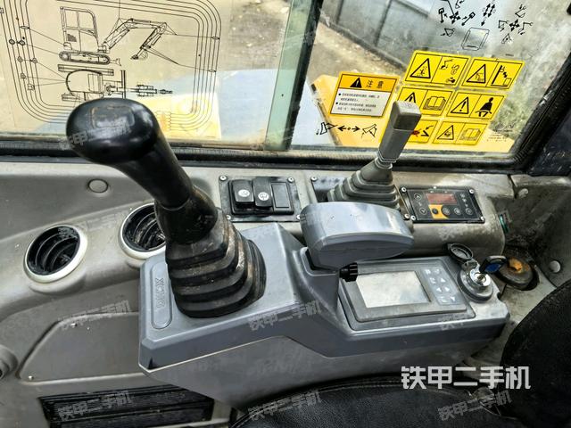 座椅左側(cè)控制臺(tái)/音響/含左手柄(駕駛室部分) 座椅左側(cè)控制臺(tái)/音響/含左手柄(駕駛室部分)