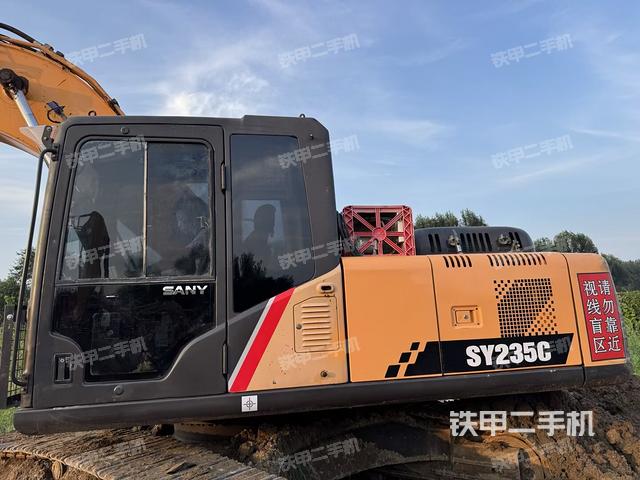 驾驶室顶部（整机外观）