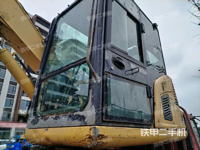 驾驶室整体(整机外观) 驾驶室整体(整机外观)