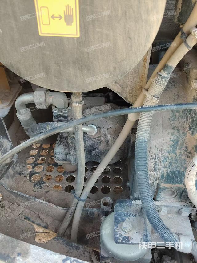 液壓泵艙室正面整體(整機(jī)外觀) 液壓泵艙室正面整體(整機(jī)外觀)