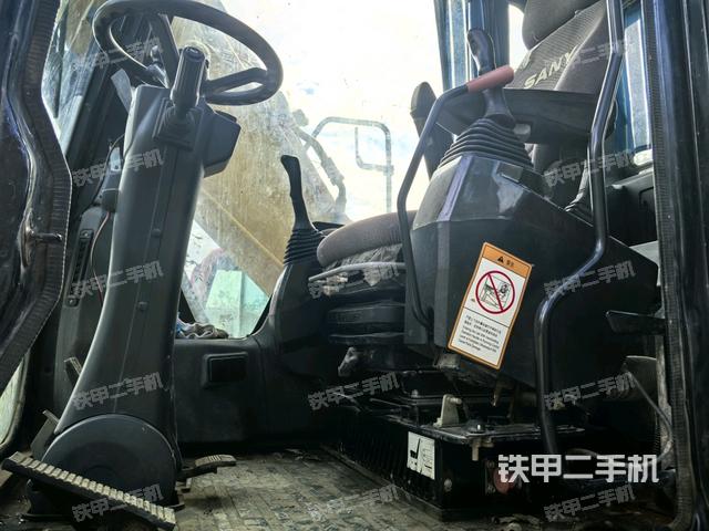 驾驶室正侧(驾驶室部分) 驾驶室正侧(驾驶室部分)