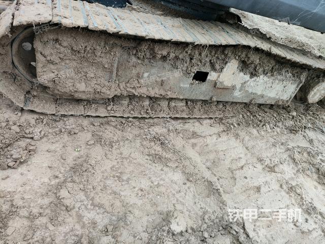 單側(cè)履帶整體(整機外觀) 單側(cè)履帶整體(整機外觀)