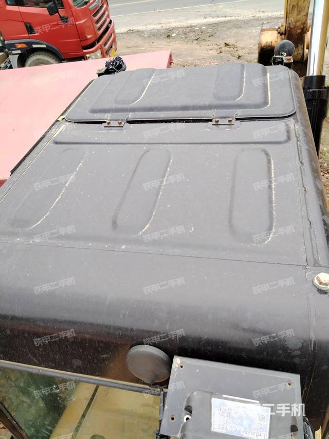 驾驶室顶部（整机外观）