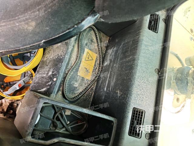 座椅右侧控制台/钥匙门/油门/含右手柄（驾驶室部分）