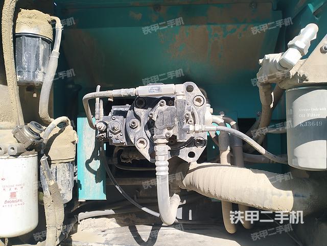 液压泵舱室正面整体(整机外观) 液压泵舱室正面整体(整机外观)