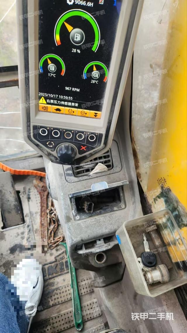 驾驶室整体(整机外观) 驾驶室整体(整机外观)