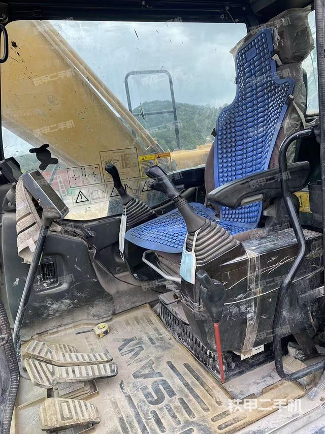 驾驶室整体(整机外观) 驾驶室整体(整机外观)