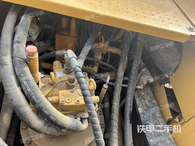 回转马达和主控阀（整机外观）