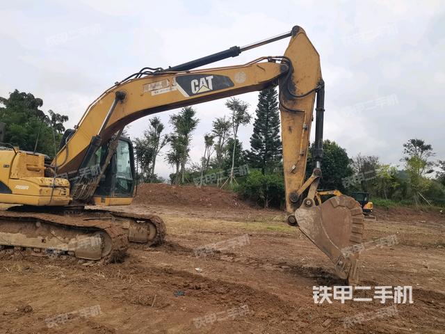 大臂整体 右侧(工作和回转装置) 大臂整体 右侧(工作和回转装置)