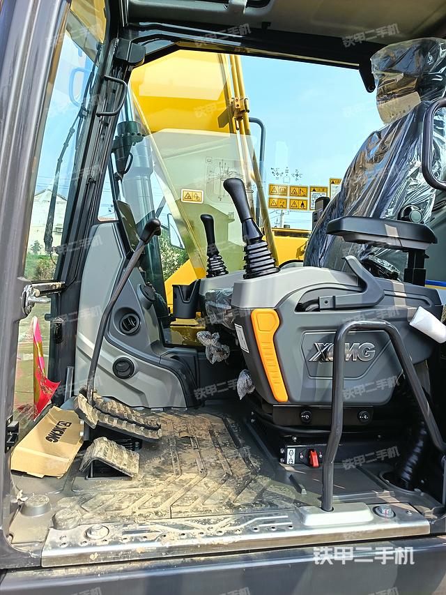 驾驶室整体（整机外观）