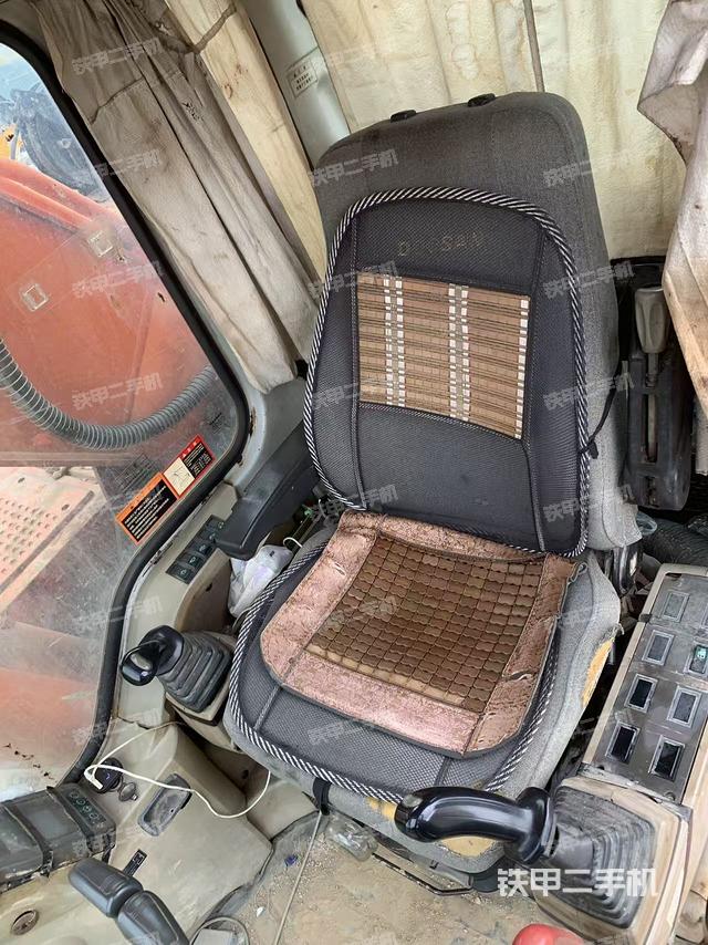 驾驶室整体(整机外观) 驾驶室整体(整机外观)