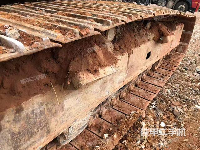 右側(cè)履帶整體(行走機構(gòu)) 右側(cè)履帶整體(行走機構(gòu))