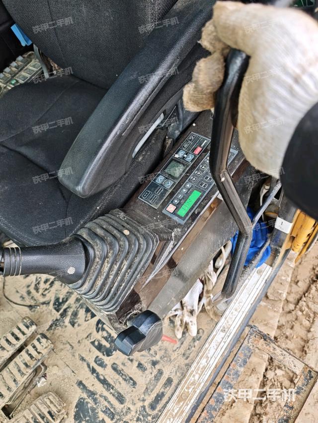 后窗玻璃角标（驾驶室部分）