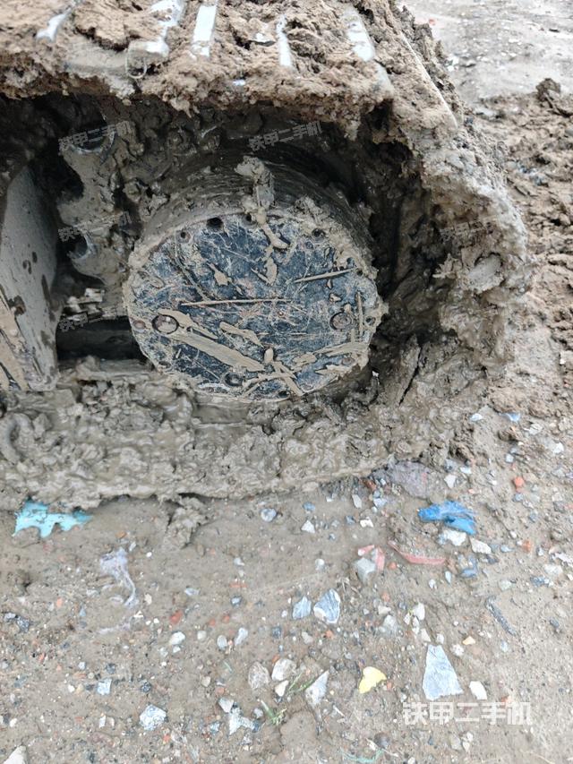 左驅(qū)動輪（行走機(jī)構(gòu)）