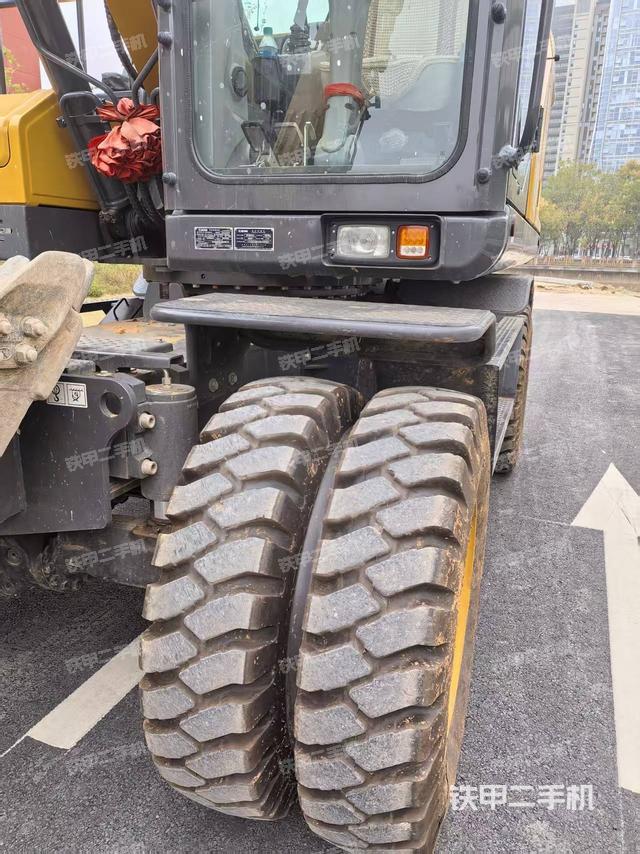 左侧履带整体 （行走机构）